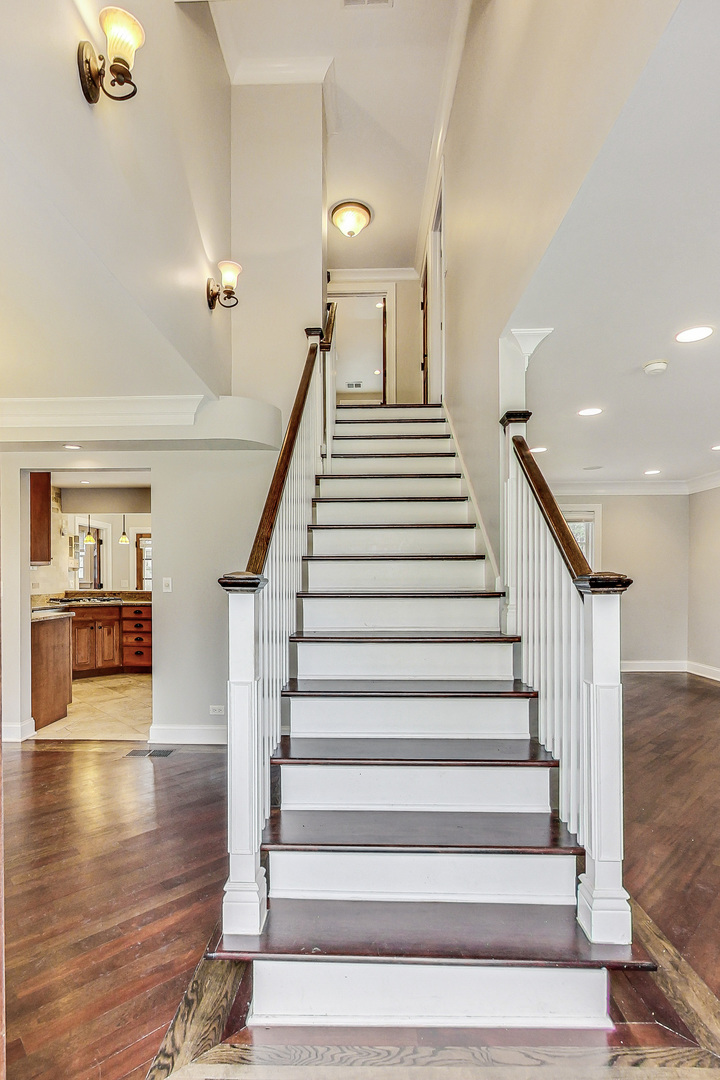 6654 N Kilbourn Avenue