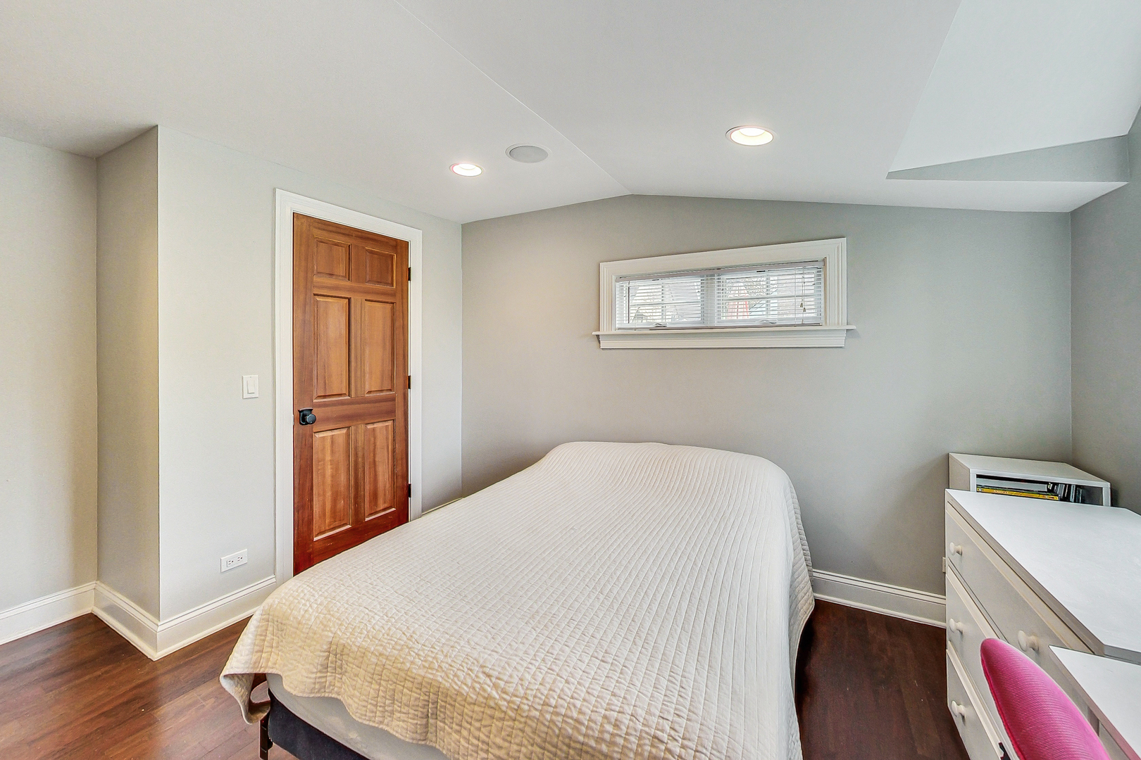 6654 N Kilbourn Avenue