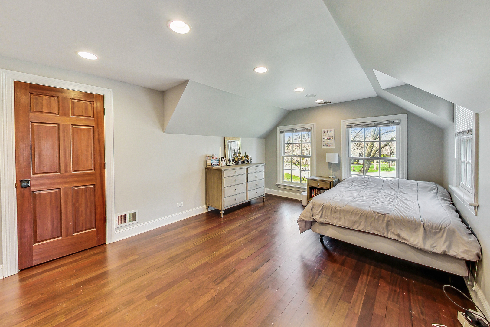 6654 N Kilbourn Avenue