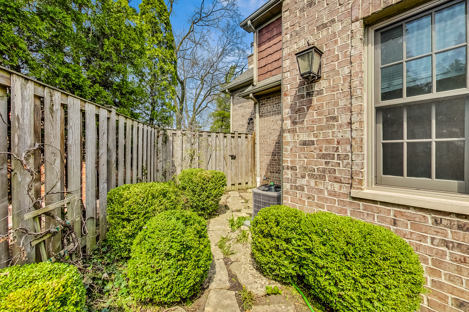 6654 N Kilbourn Avenue