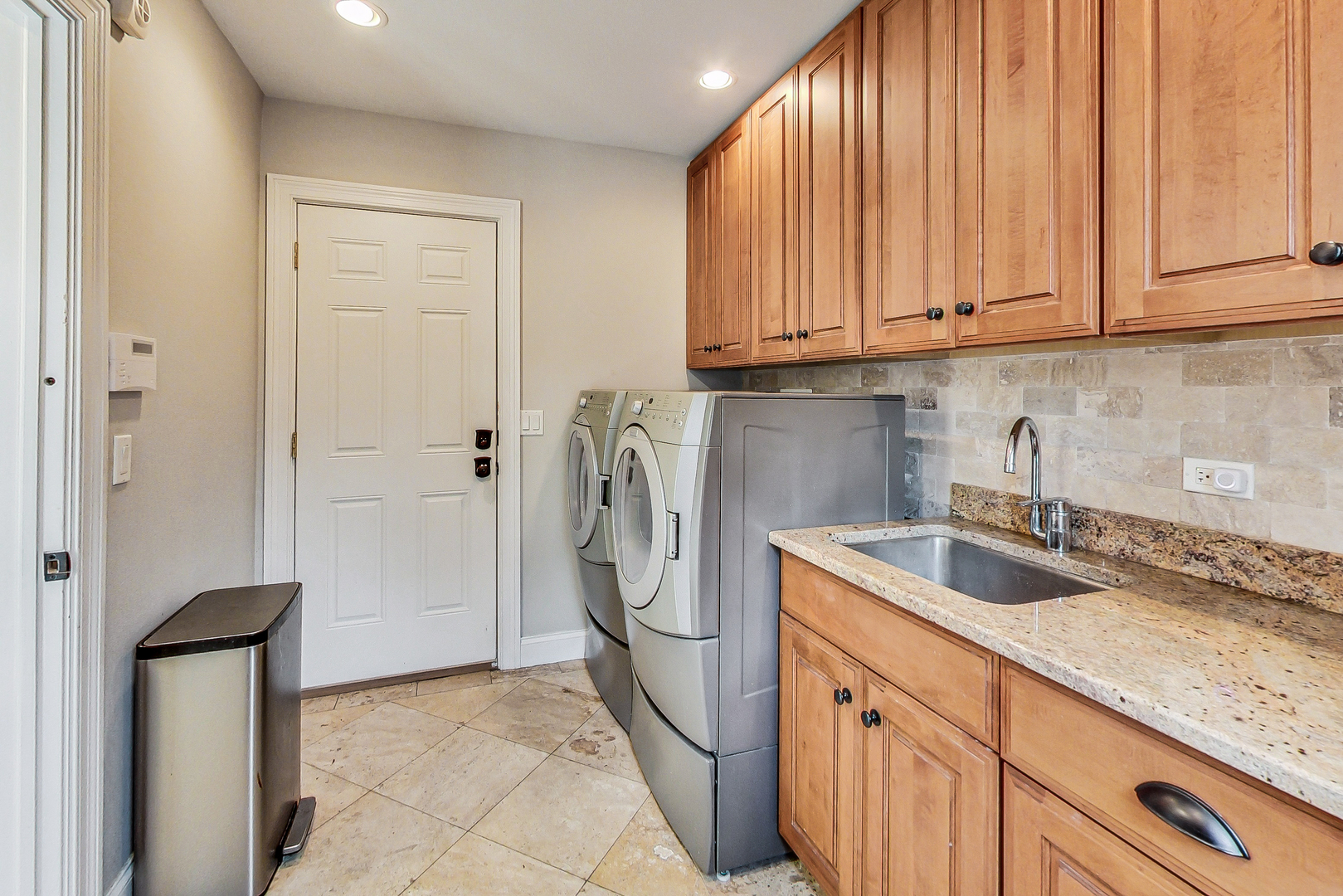 6654 N Kilbourn Avenue