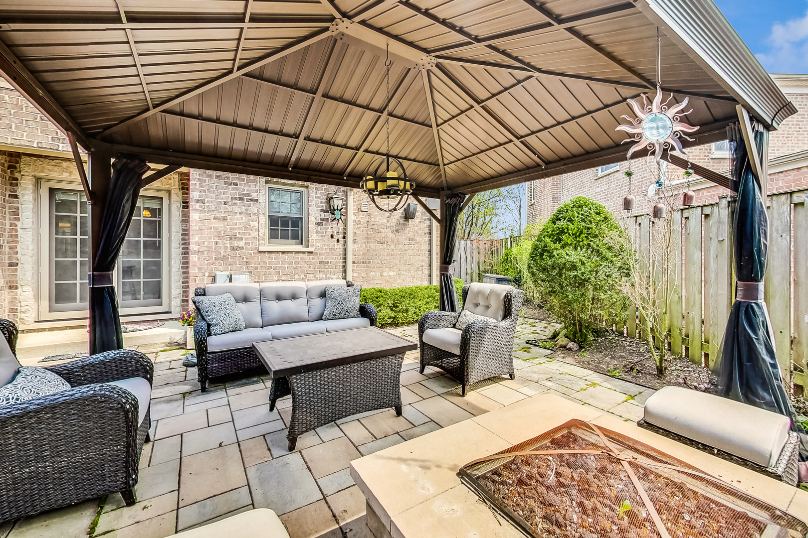 6654 N Kilbourn Avenue