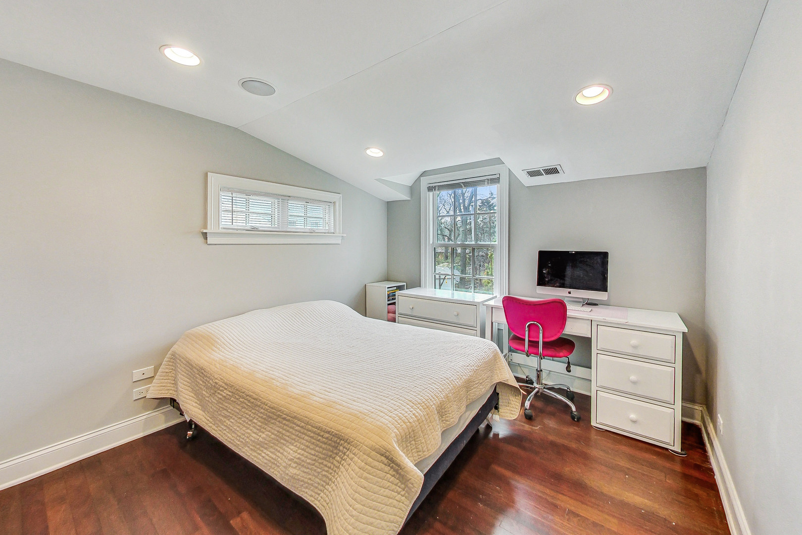 6654 N Kilbourn Avenue