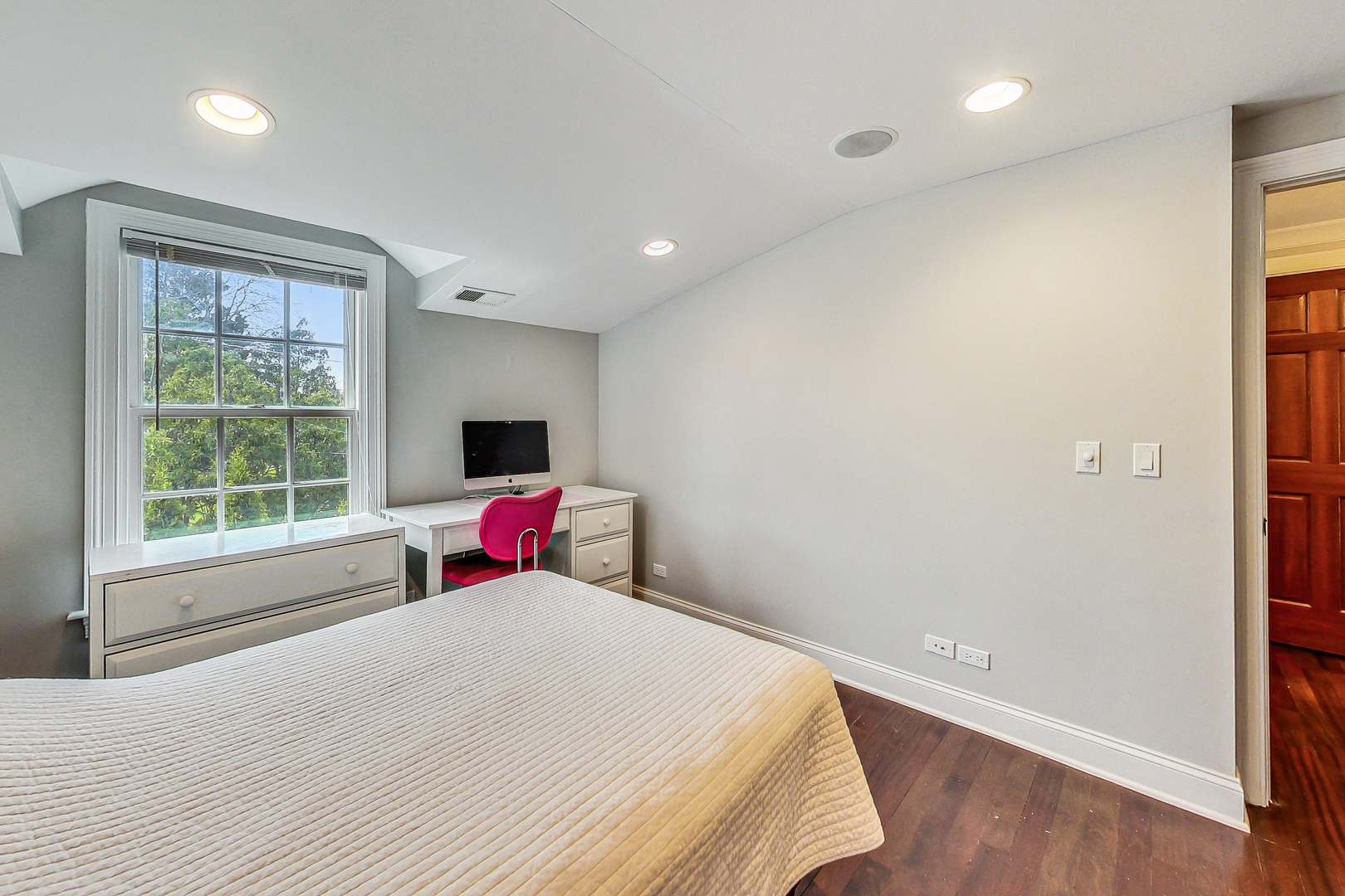 6654 N Kilbourn Avenue