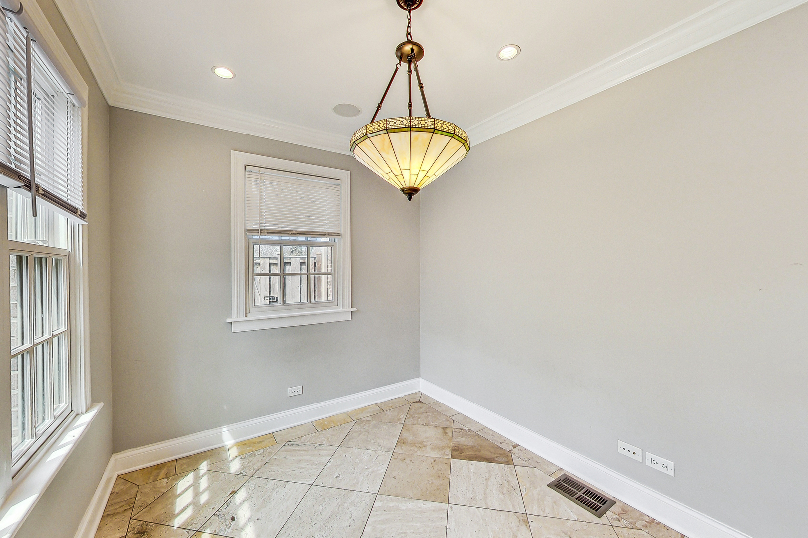 6654 N Kilbourn Avenue