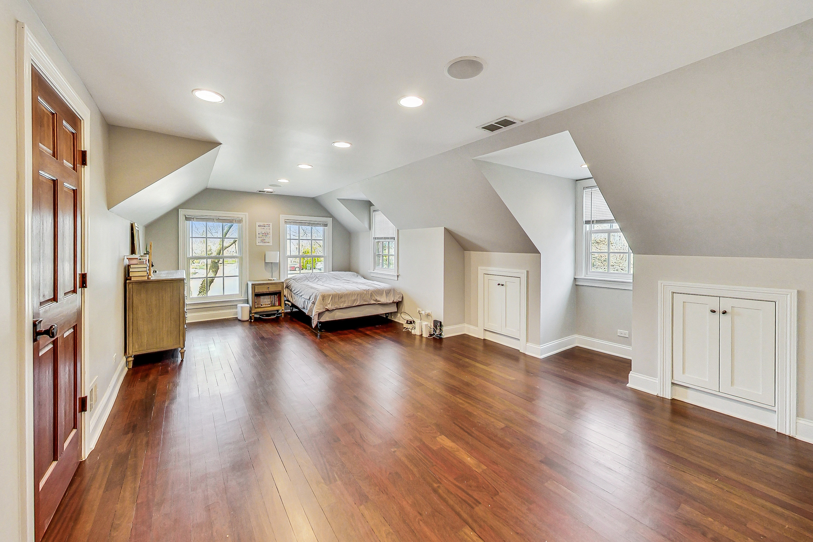 6654 N Kilbourn Avenue