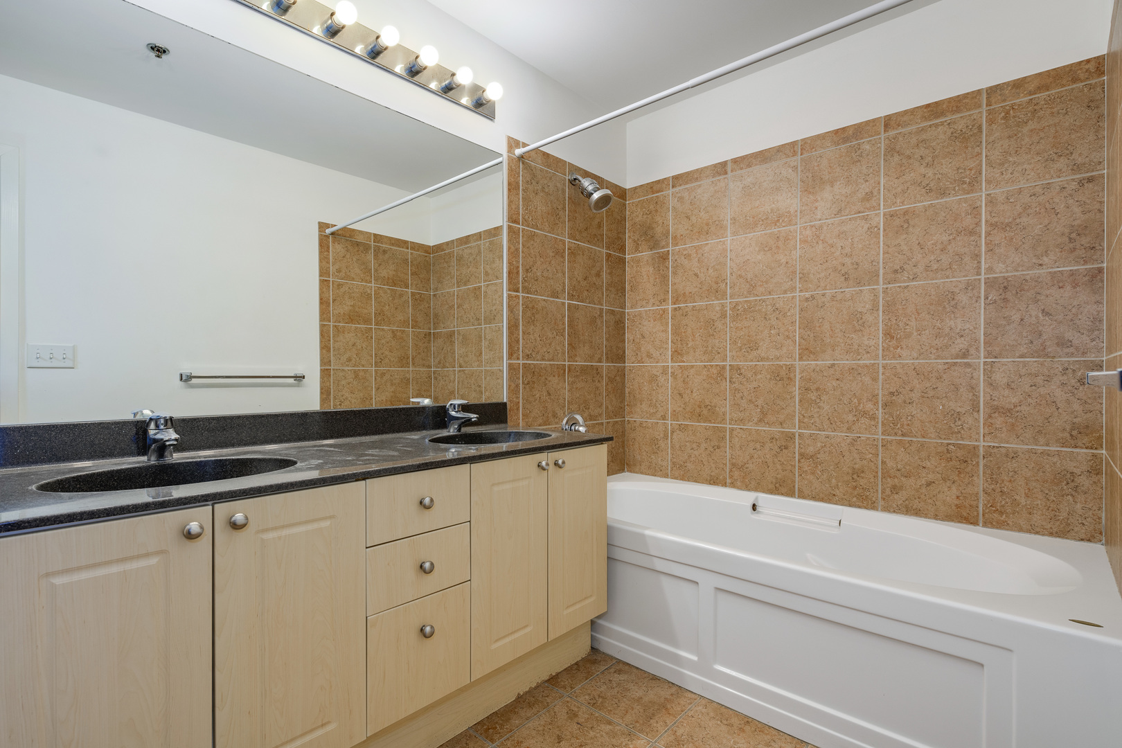 1620 S Michigan Avenue Unit: 1212