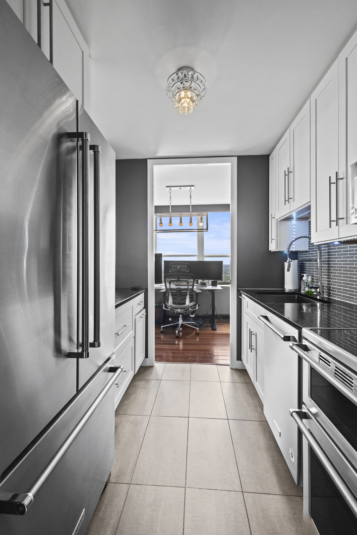 655 W Irving Park Road Unit: 4717
