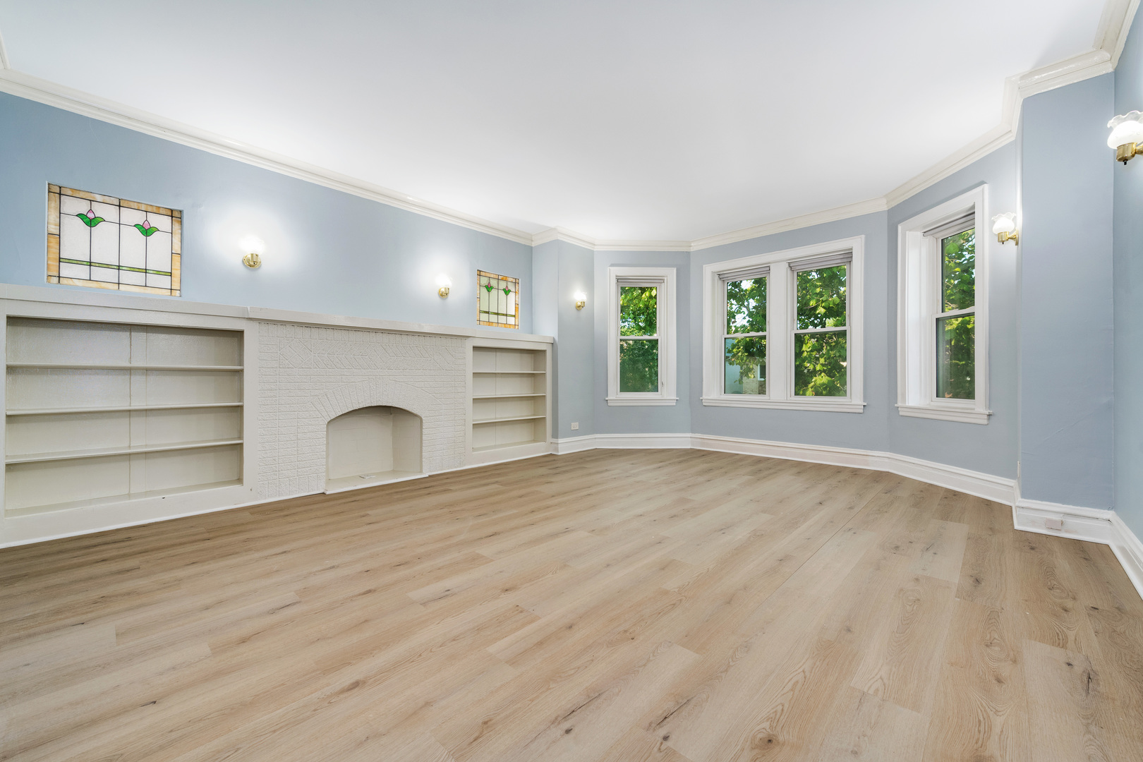 5823 N Rockwell Street Unit: 2