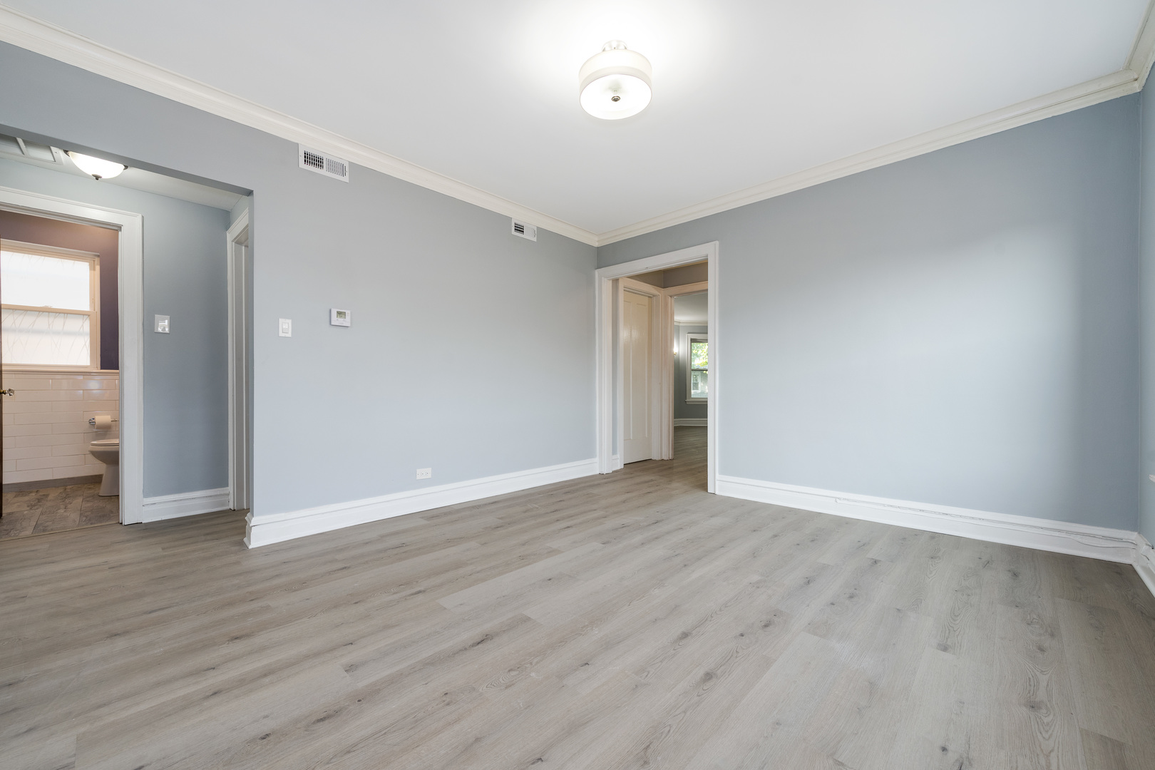 5823 N Rockwell Street Unit: 2