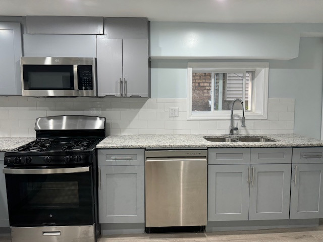 5823 N Rockwell Street Unit: G