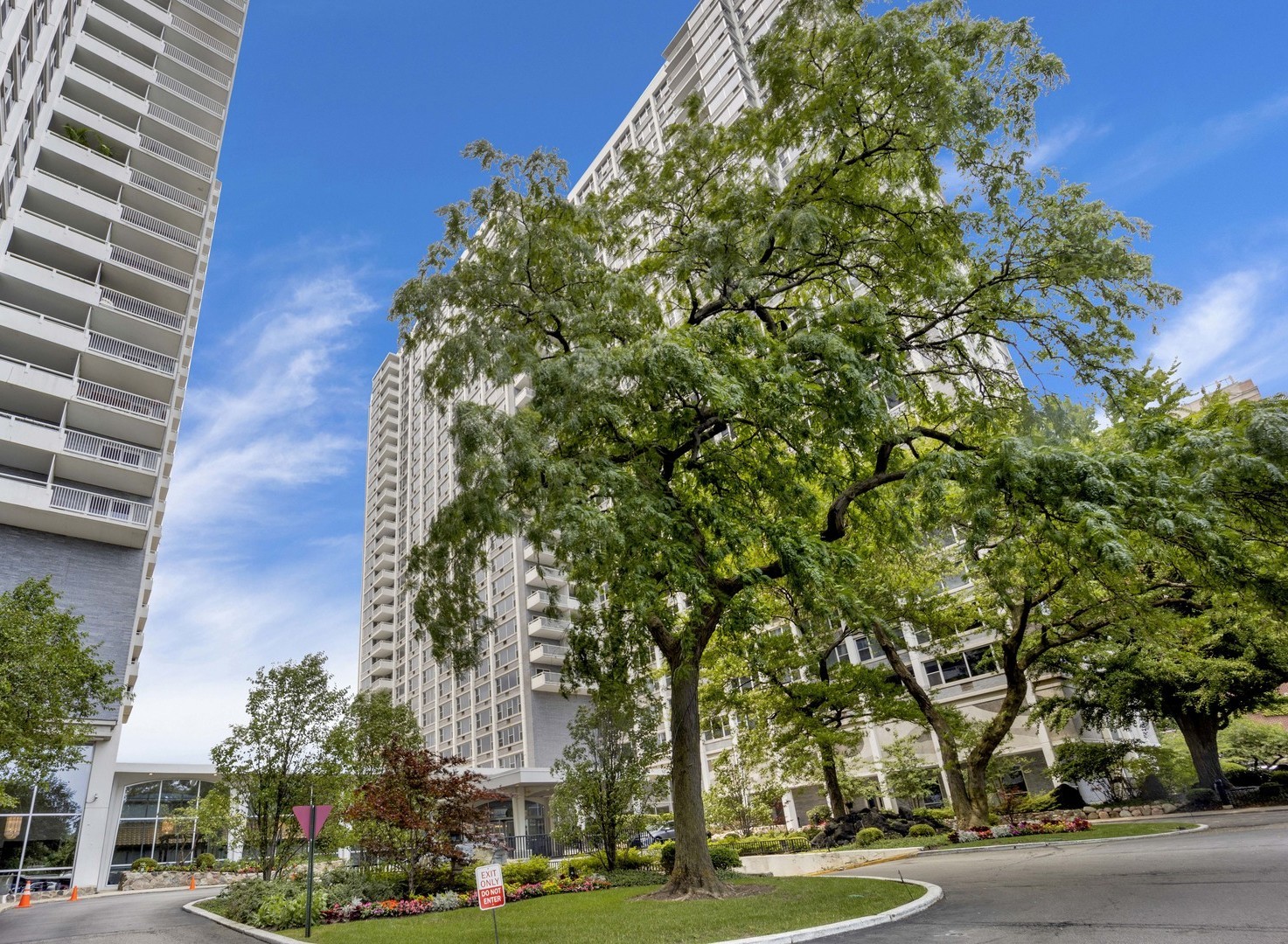 4250 N MARINE Drive Unit: 536