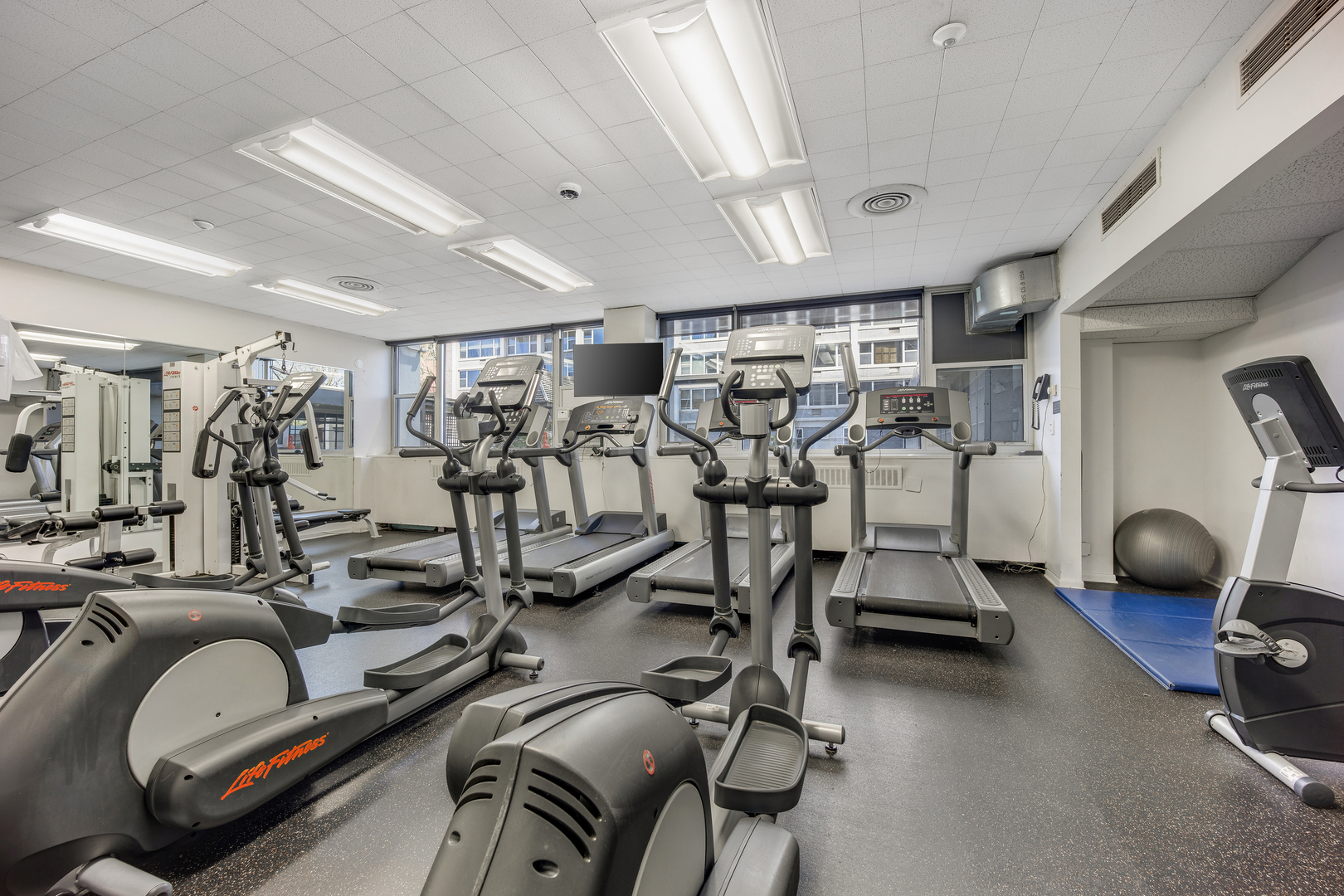 4250 N MARINE Drive Unit: 536