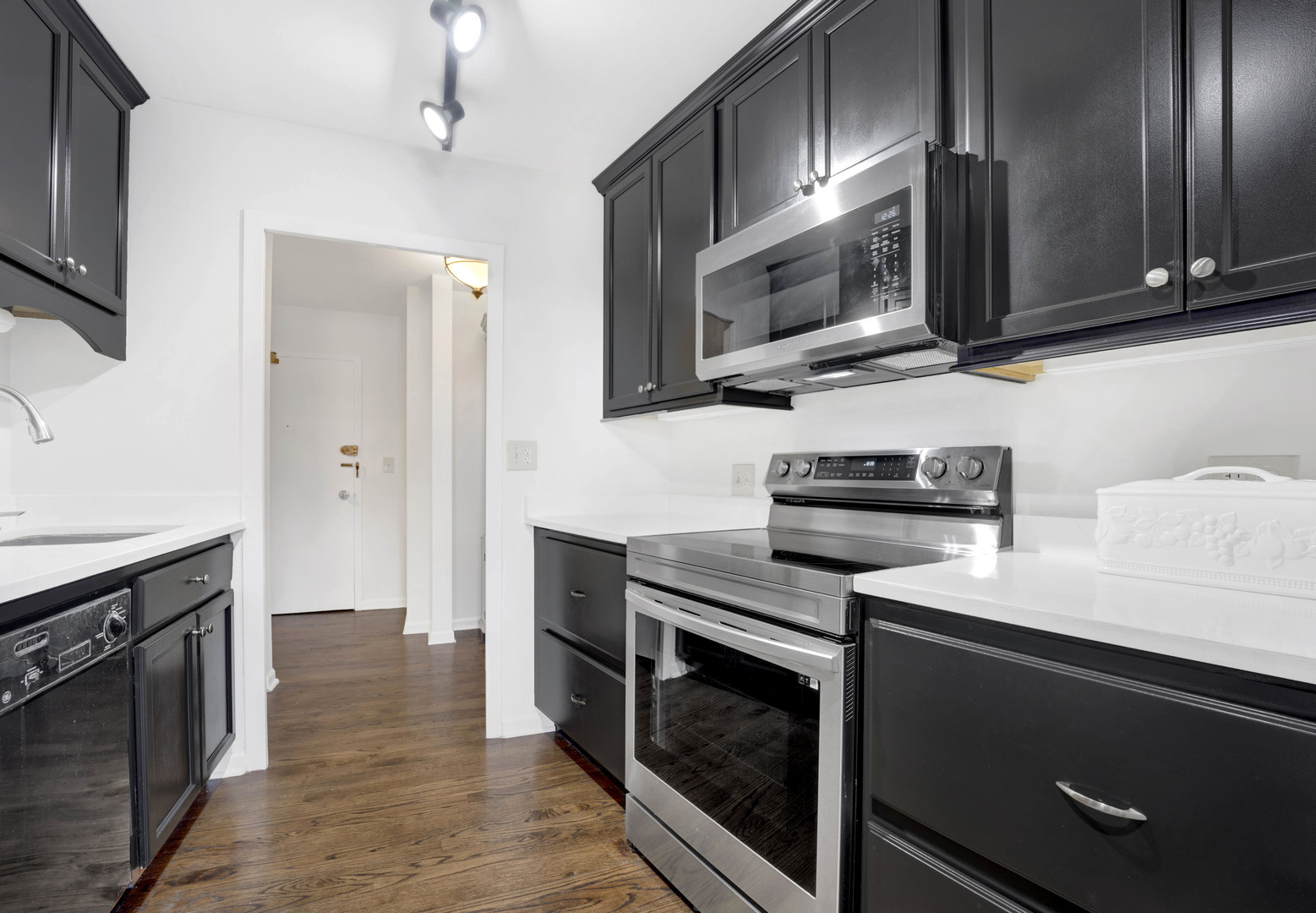 4250 N MARINE Drive Unit: 536