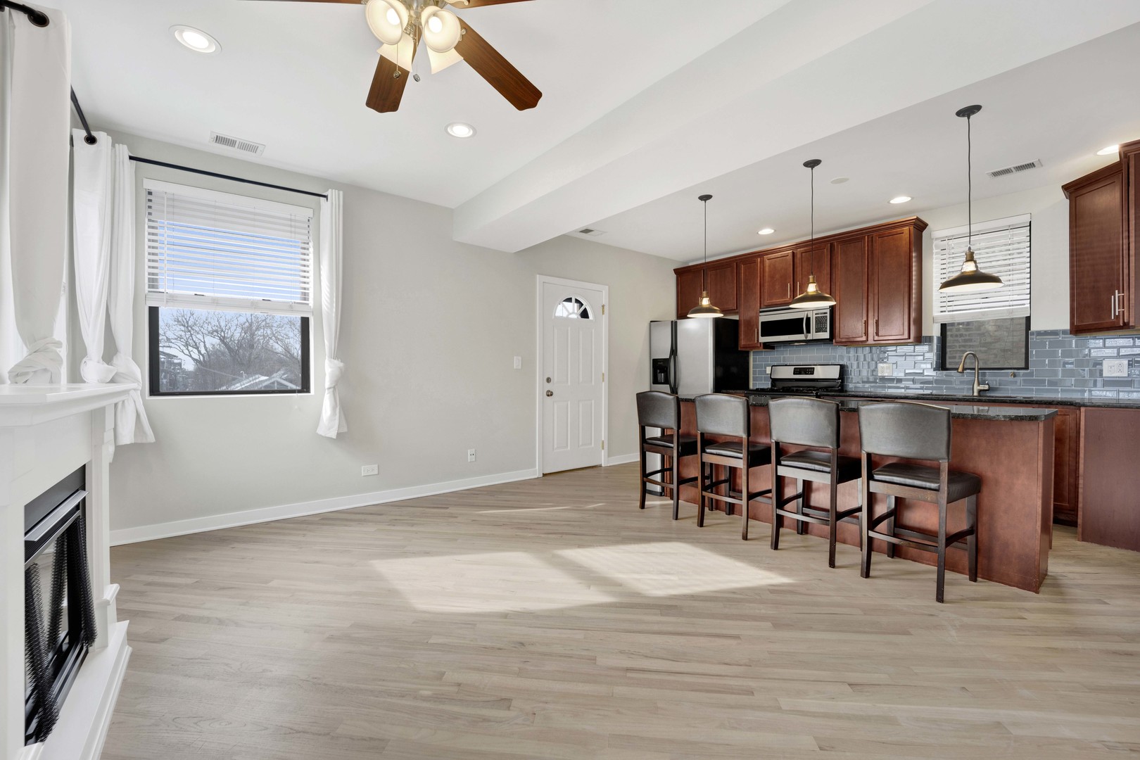 4812 N Hoyne Avenue Unit: 4