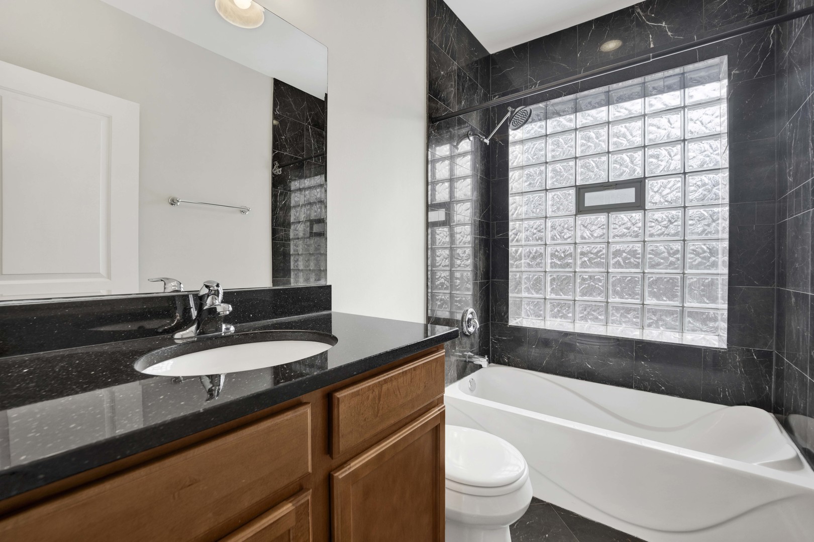 4812 N Hoyne Avenue Unit: 4