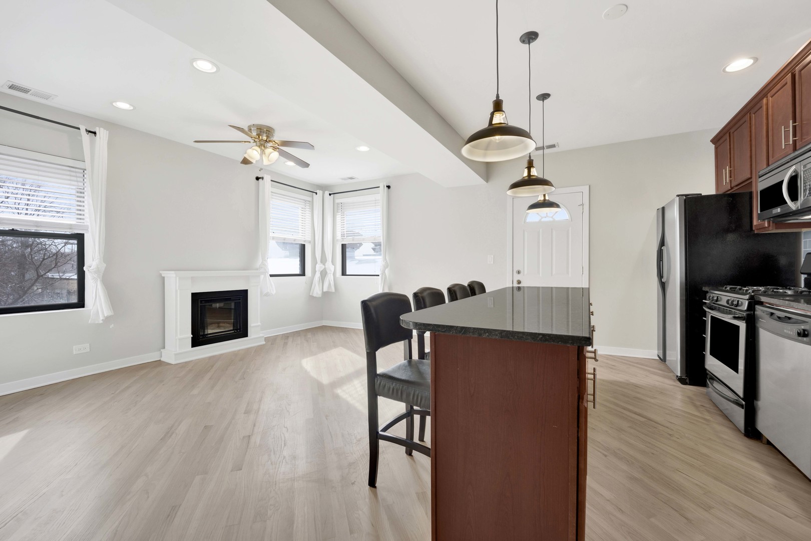 4812 N Hoyne Avenue Unit: 4