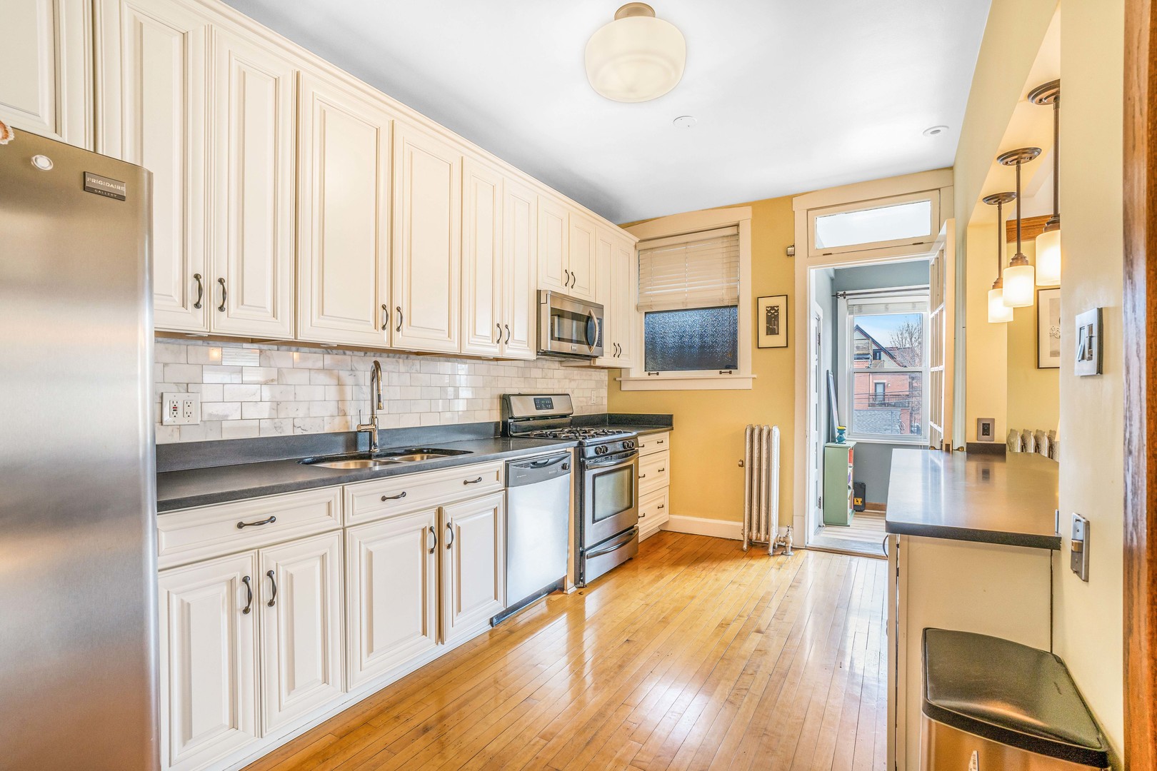4421 N Hermitage Avenue Unit: 2S