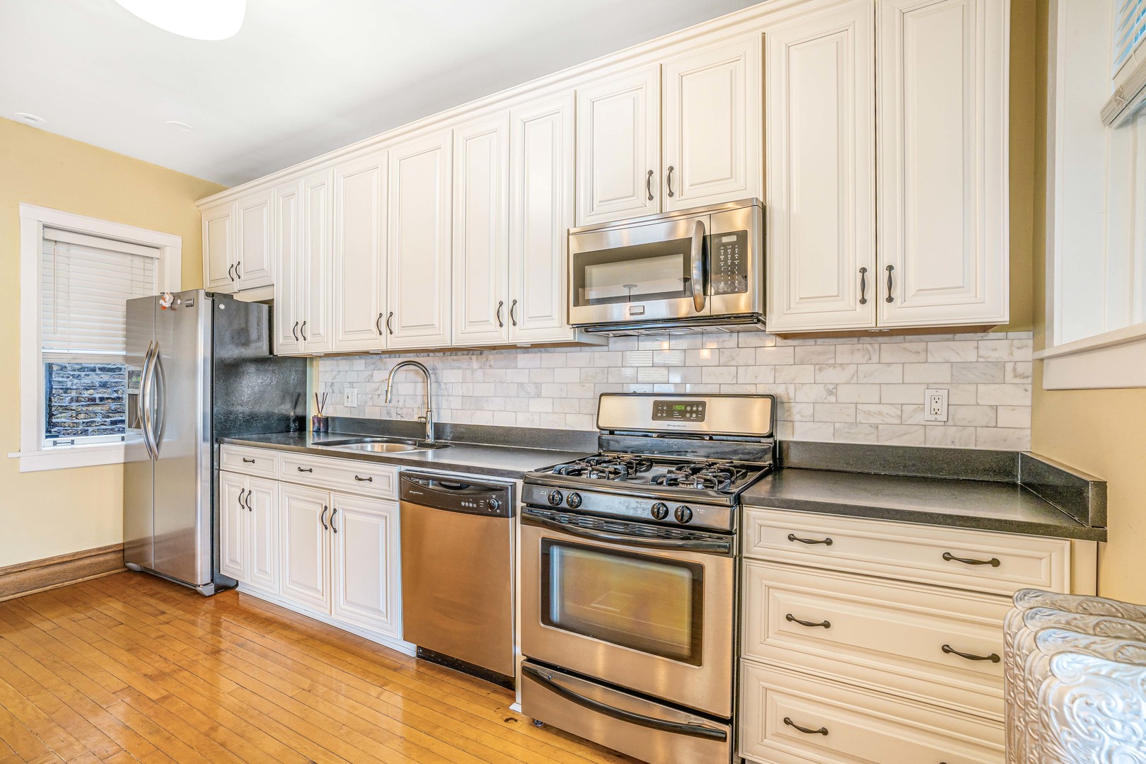 4421 N Hermitage Avenue Unit: 2S