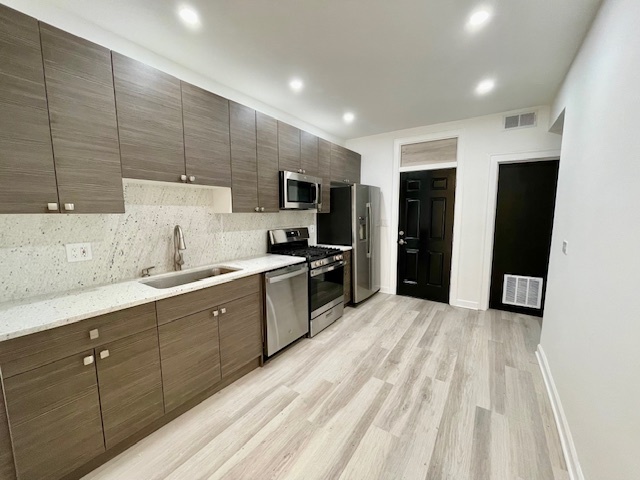 5618 N Artesian Avenue Unit: 2