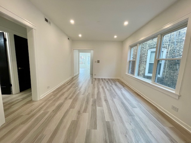 5618 N Artesian Avenue Unit: 2