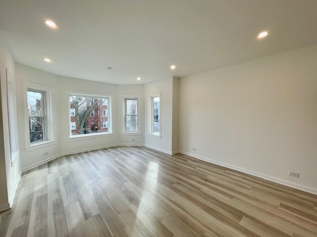 5618 N Artesian Avenue Unit: 2