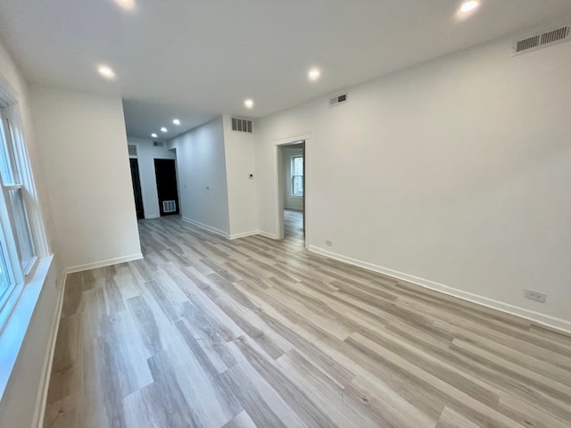5618 N Artesian Avenue Unit: 2