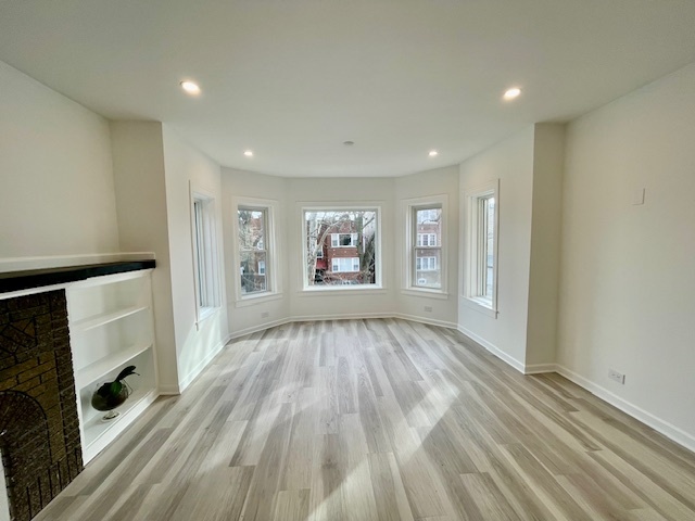 5618 N Artesian Avenue Unit: 2