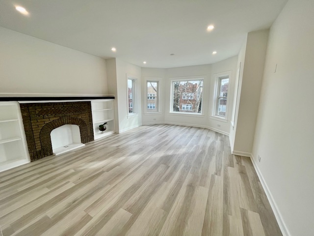 5618 N Artesian Avenue Unit: 2