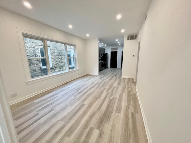 5618 N Artesian Avenue Unit: 2