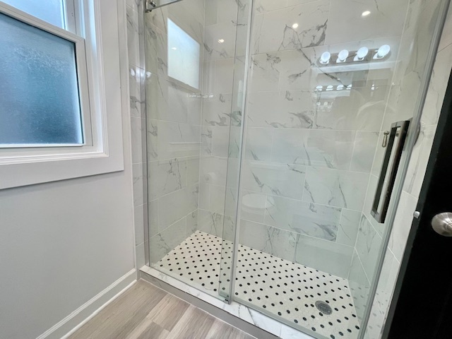 5618 N Artesian Avenue Unit: 2