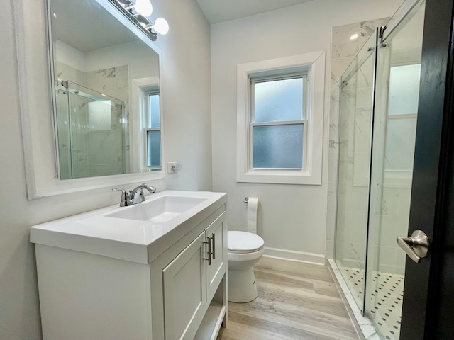 5618 N Artesian Avenue Unit: 2