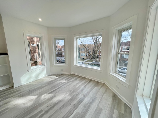 5618 N Artesian Avenue Unit: 2