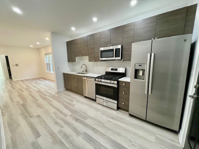 5618 N Artesian Avenue Unit: 2