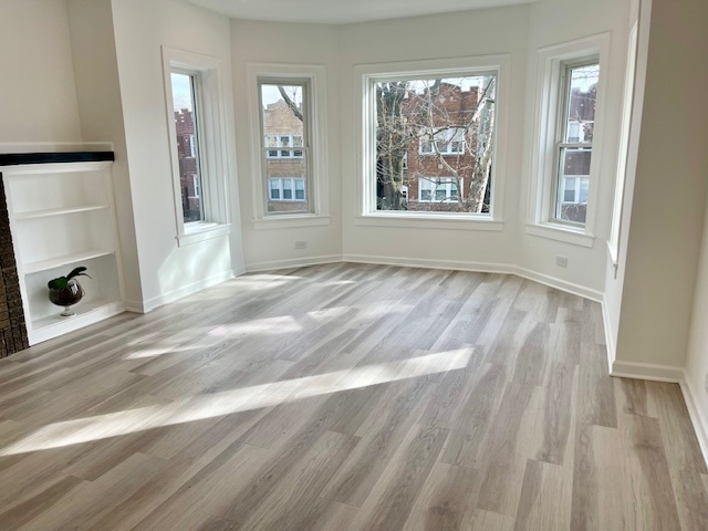 5618 N Artesian Avenue Unit: 2