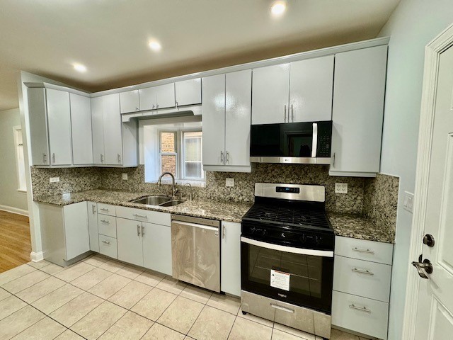 5618 N Artesian Avenue Unit: 1