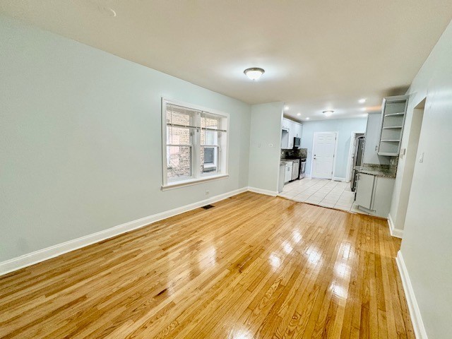 5618 N Artesian Avenue Unit: 1