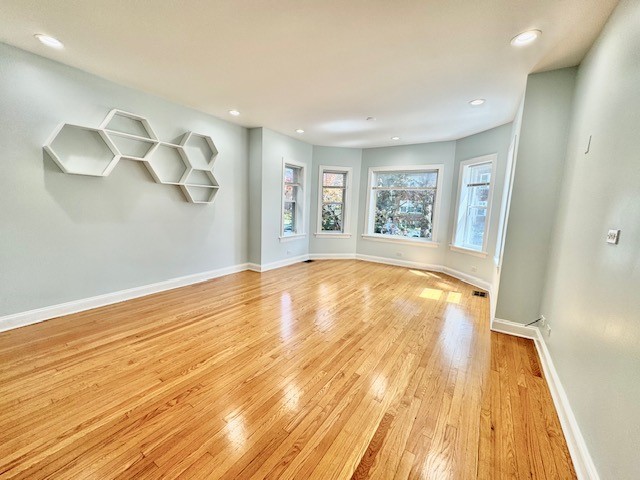 5618 N Artesian Avenue Unit: 1