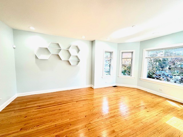 5618 N Artesian Avenue Unit: 1