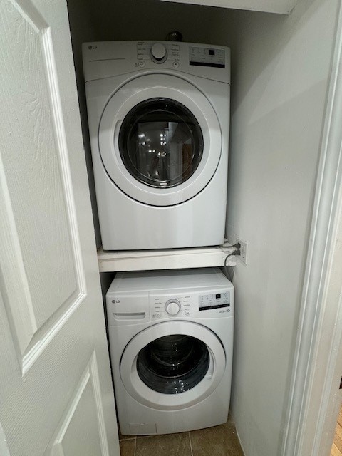 5618 N Artesian Avenue Unit: 1