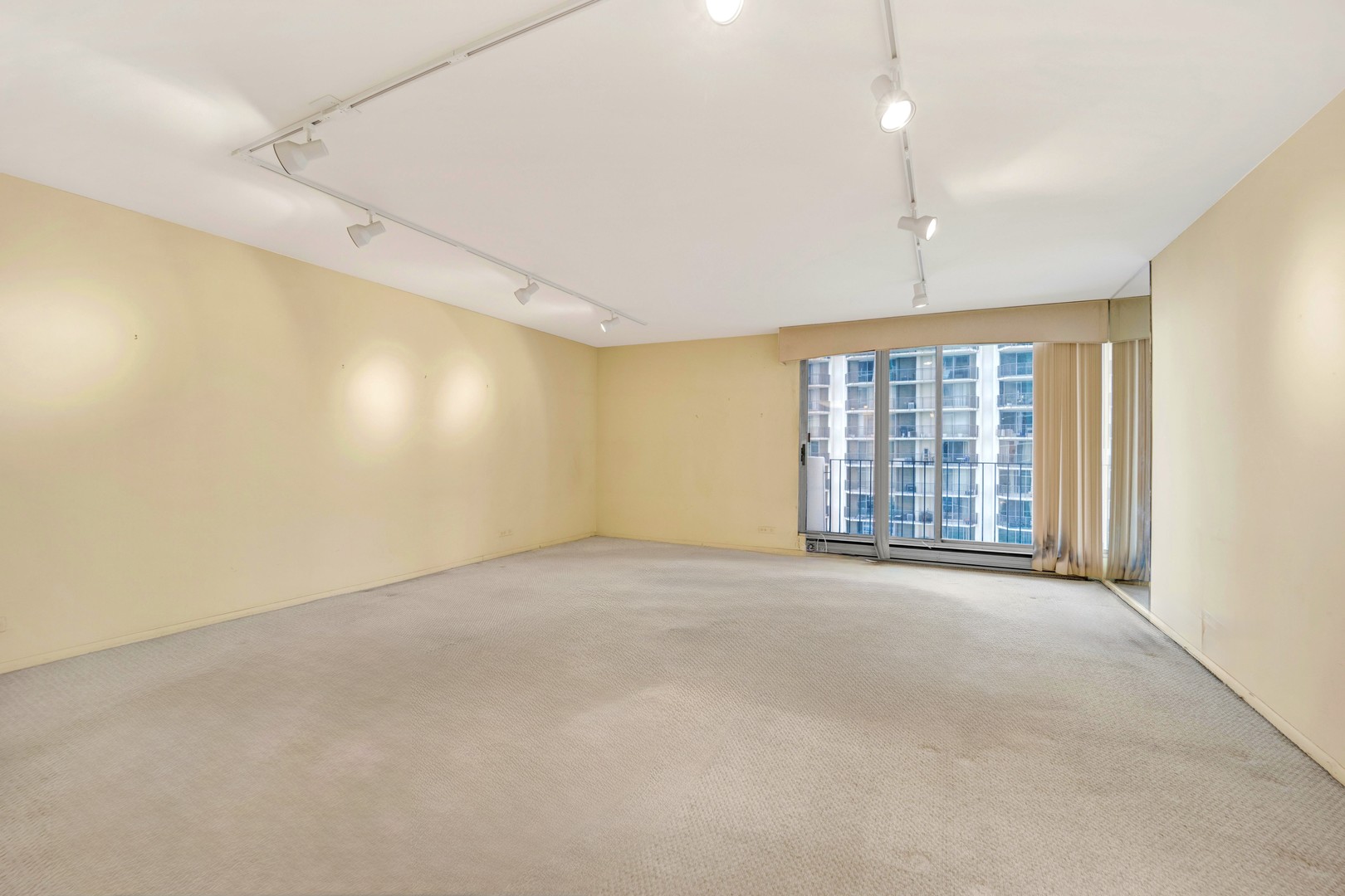 6033 N SHERIDAN Road Unit: 8E