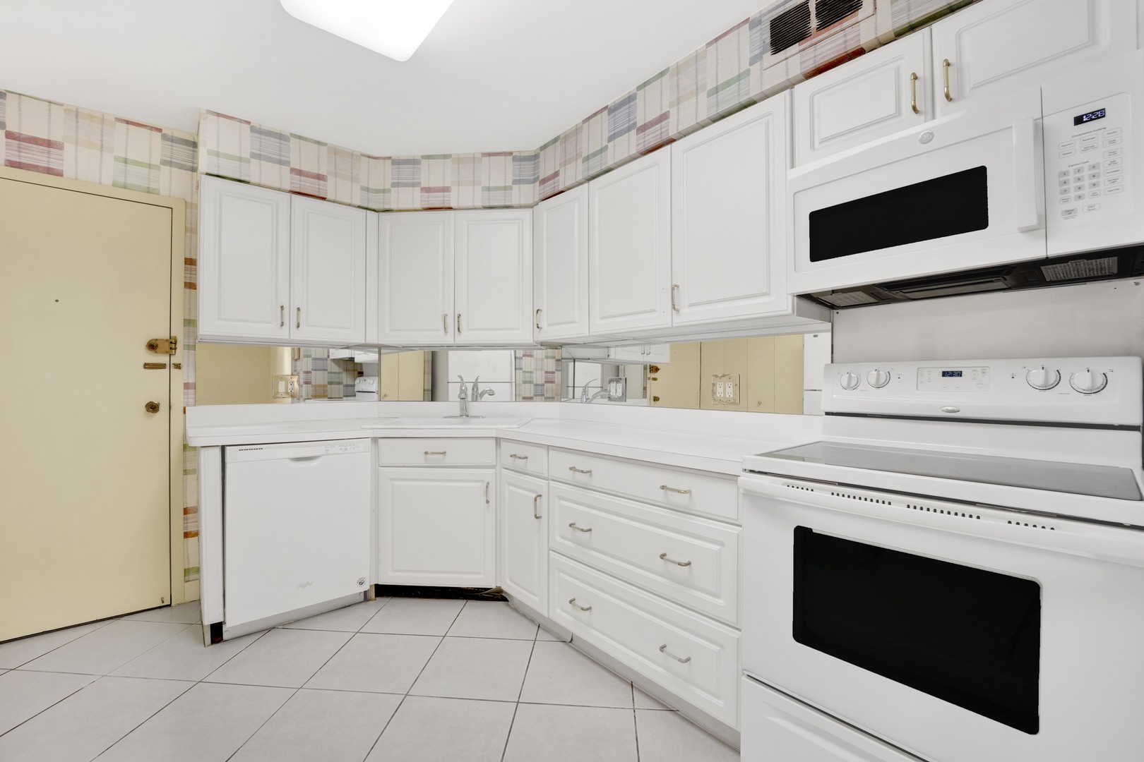 6033 N SHERIDAN Road Unit: 8E