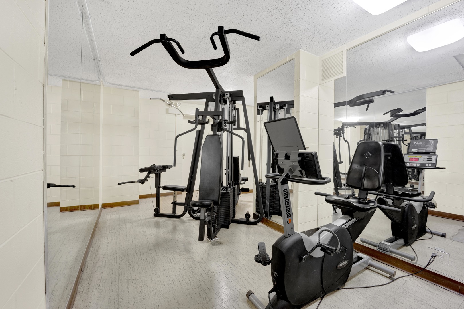 6033 N SHERIDAN Road Unit: 8E