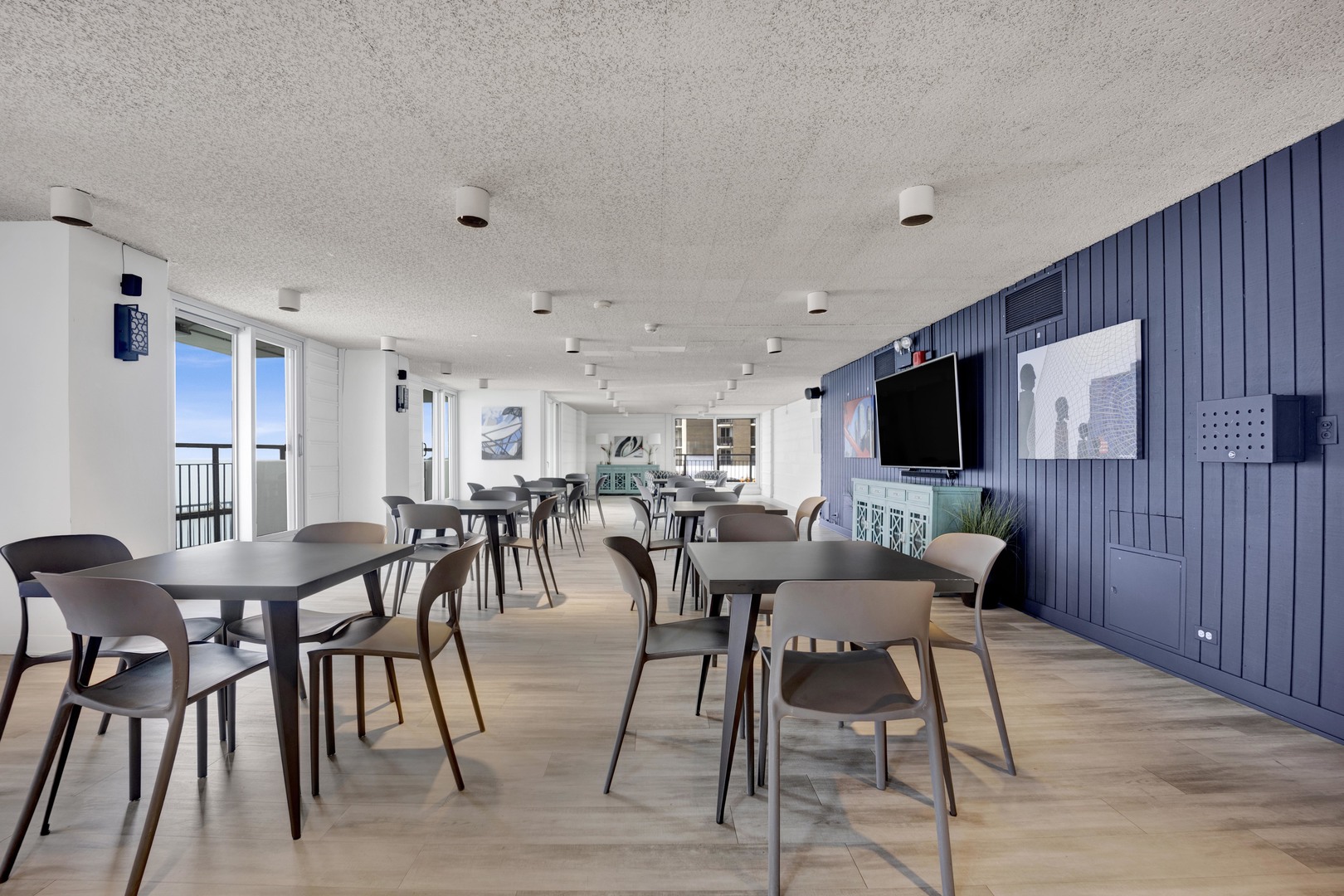 6033 N SHERIDAN Road Unit: 8E