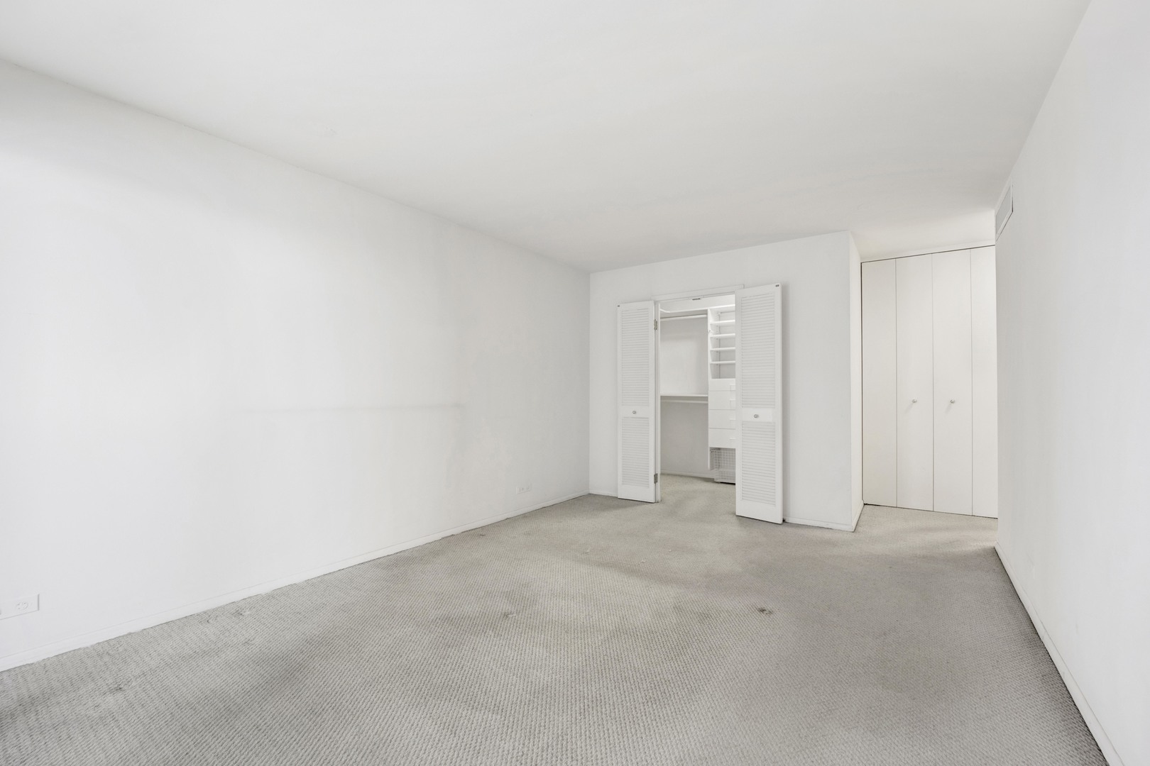 6033 N SHERIDAN Road Unit: 8E