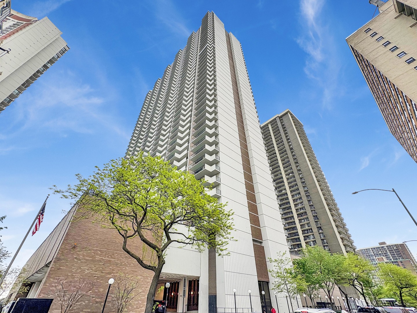 6033 N SHERIDAN Road Unit: 8E
