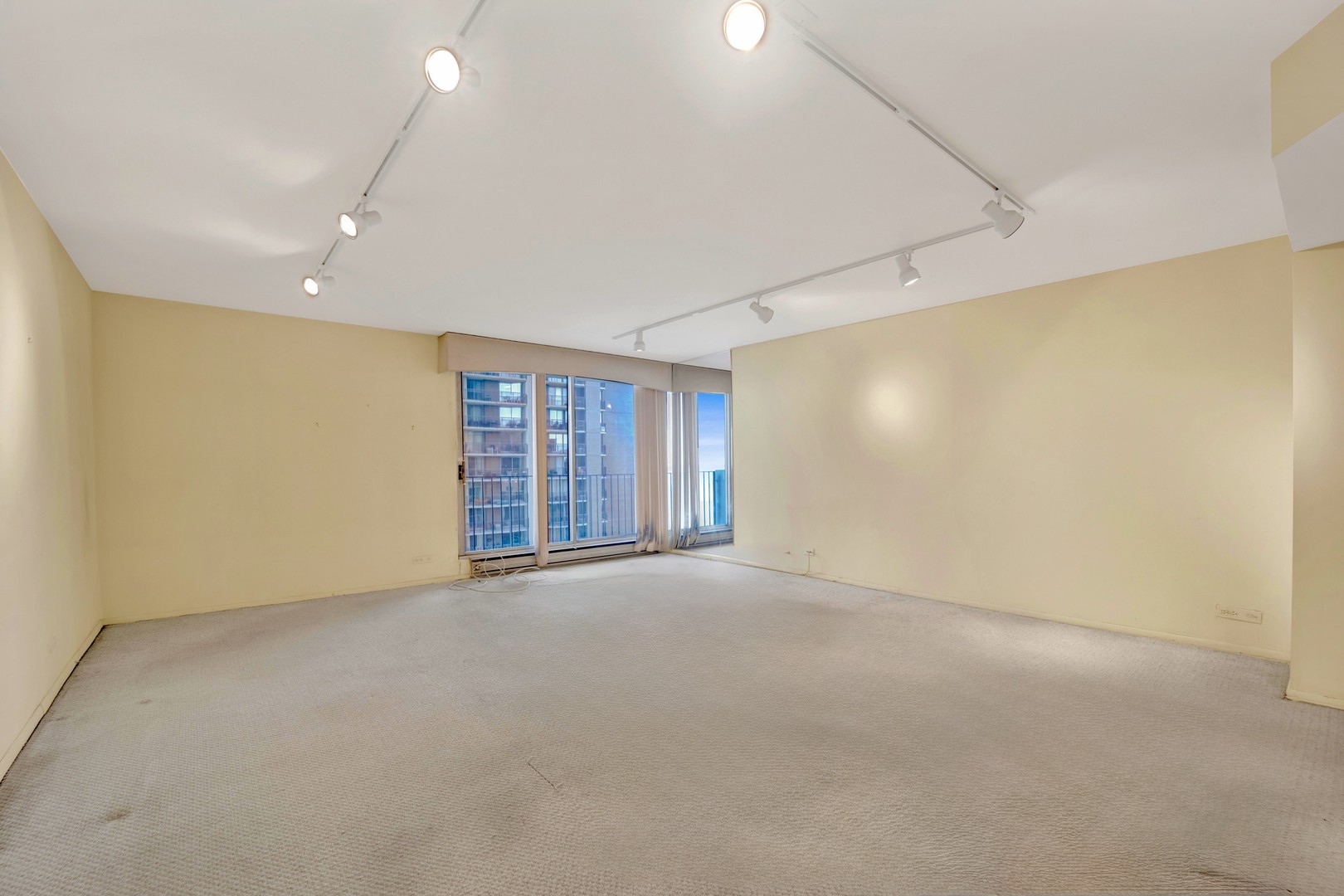 6033 N SHERIDAN Road Unit: 8E