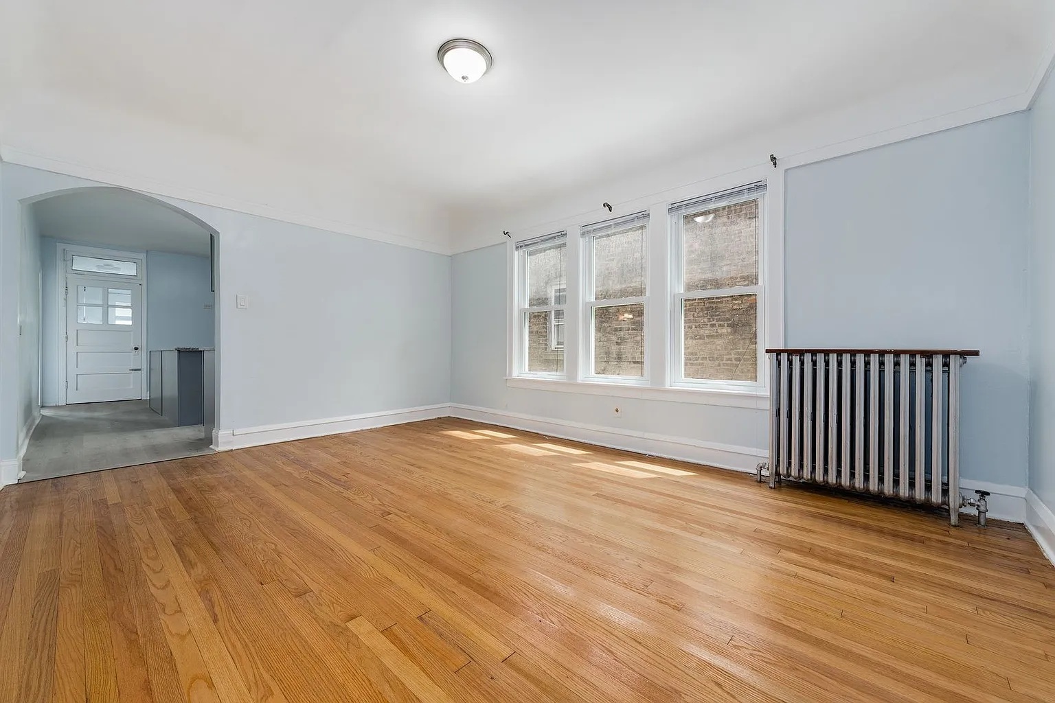 4249 N Francisco Avenue Unit: 2