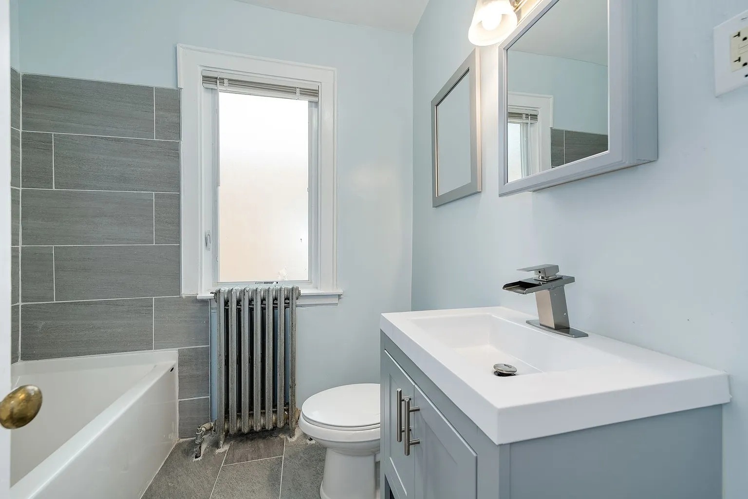 4249 N Francisco Avenue Unit: 2