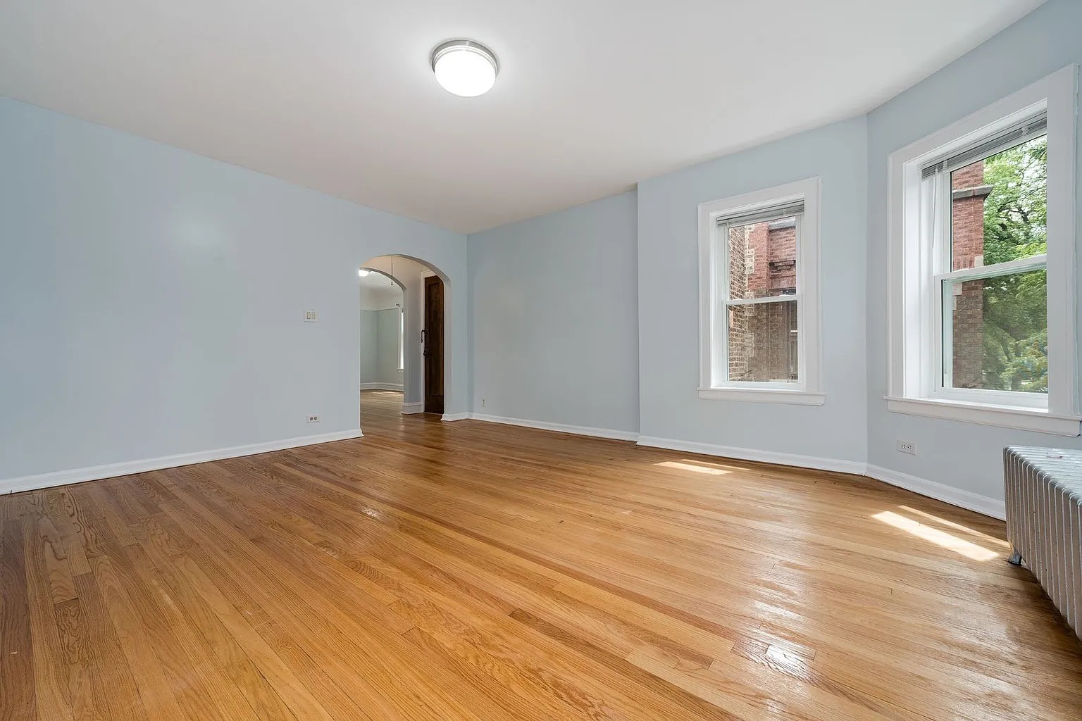 4249 N Francisco Avenue Unit: 2